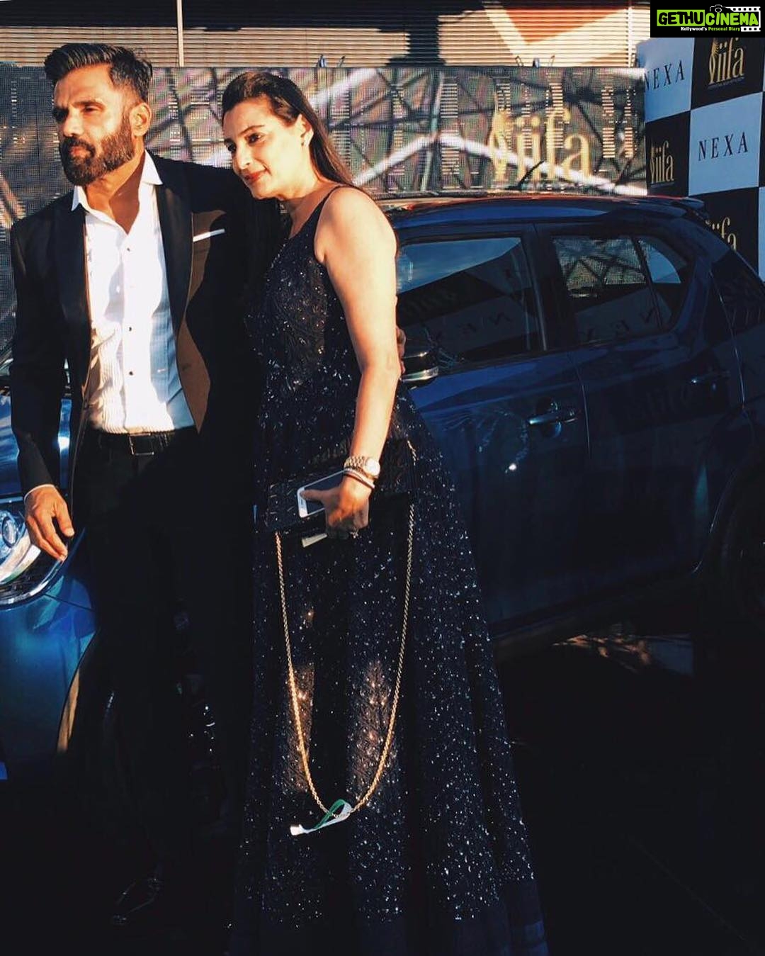 Suniel Shetty Instagram - That #iifa2017 evening with wifey #throwbackwednesday
