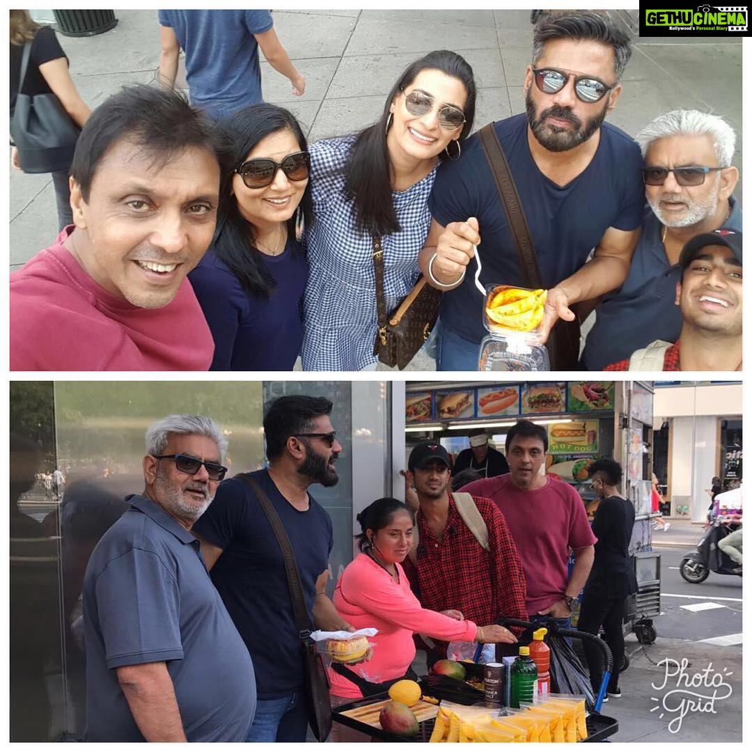 Suniel Shetty Instagram - Kachha kairi with chilli sauce! street fooding' in #NewYork with @shegde @vikramrazdan #Mana #Barry #Sadhna #streetsofnewyork #loooovenewyork New York, New York