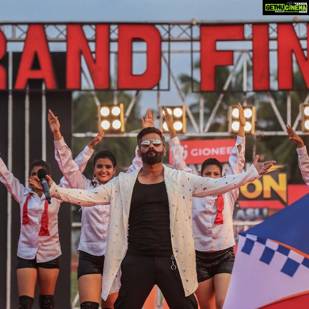 Suniel Shetty Instagram - A grand climax to the most wonderful journey of discovering ultimate fitness #IndiasAsliChampion @andtvofficial @skmfotography @navin.p.shetty @specsnshades
