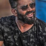 Suniel Shetty Instagram - The 'Saturday Is Here' smile... see you all tonight at 9 PM @andtvoffivial #IndiasAsliChampion @skmfotography @navin.p.shetty @specsnshades