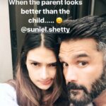 Suniel Shetty Instagram - @athiyashetty When kids know exactly how to butter parents up 😘😘😘