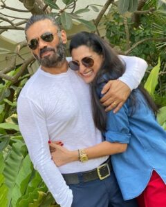 Suniel Shetty Instagram - Forever my always !! 🖤 #happyvalentinesday #loveyou #partner #soulmate