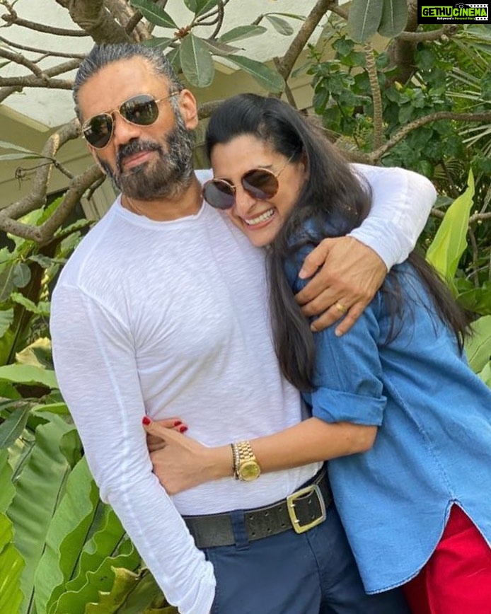 Suniel Shetty Instagram - Forever my always !! 🖤 #happyvalentinesday #loveyou #partner #soulmate