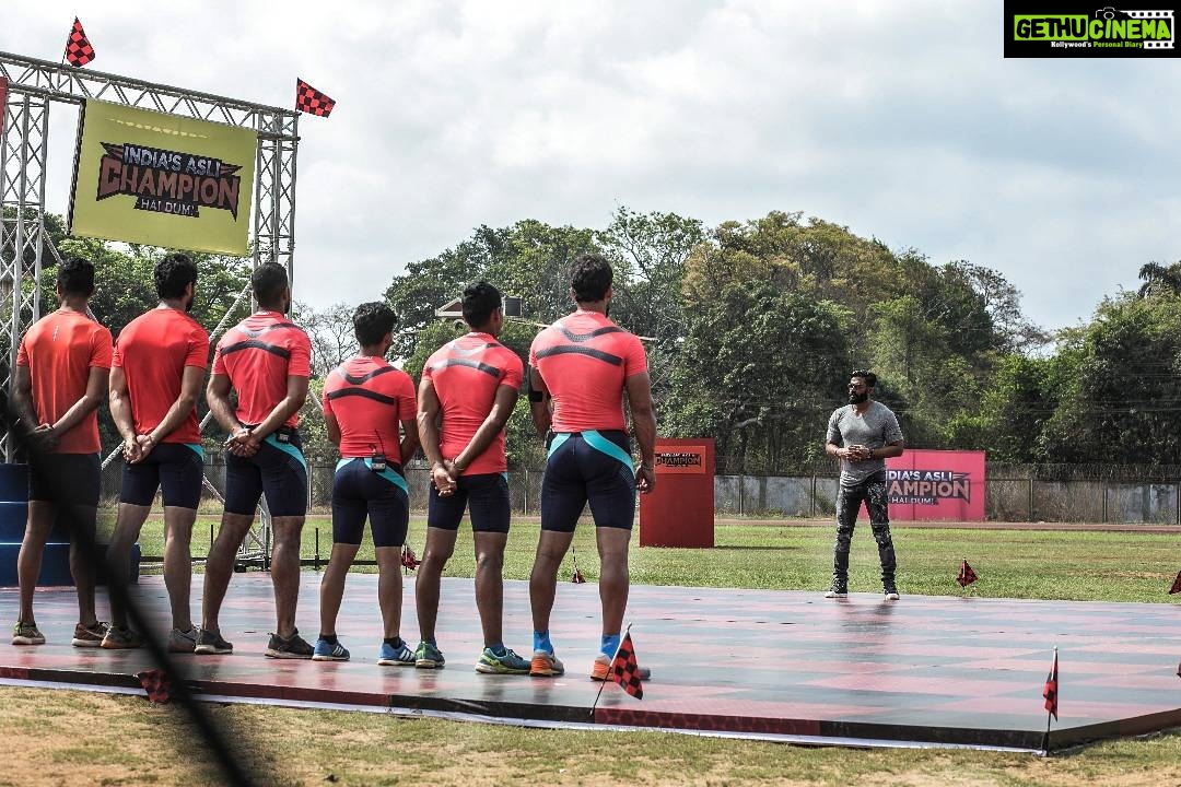 Suniel Shetty Instagram - Conversation is crucial in motivation...these 'talk-breaks' are often the game changer at #IndiasAsliChampion @andtvofficial #swasthbharat