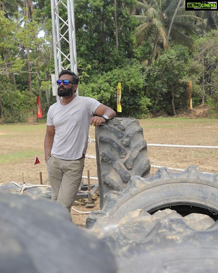 Suniel Shetty Instagram - The willpower displayed at #IndiasAsliChampion is seriously worth looking up to... learning a new lesson each day @andtvofficial #swasthbharat #HaiDum