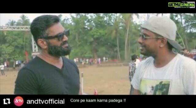 Suniel Shetty Instagram - All tasks and no pranks make the set a dull place ☺ #IndiasAsliChampion #SwasthBharat @andtvofficial (@get_repost) ・・・ Asli Champion @suniel.shetty doing what he does best. Watch this funny yet inspirational video from India’s Asli Champion… Hai Dum! Sat - Sun, 9 pm on &TV. #IndiasAsliChampion #SwasthaBharat