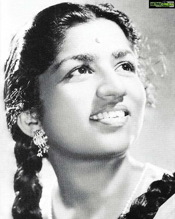 Suniel Shetty Instagram - The nightingale of India has fallen silent forever in the mortal world; but the superpower of her voice that touched and calmed every soul is alive forever. And shall keep us alive eternally. What a great national loss #LataMangeshkar ji 🙏 #RIPLataji @lata_mangeshkar