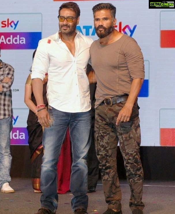 Suniel Shetty Instagram - Can't thank @ajaydevgn enough to have made it in between his crazy shoot schedule for the launch of @TataSkyofficial #ActingAdda powered by @fthecouch Ghar baithe @FTheCouch pe acting opportunities ke baad ab #AbActingKiBaari! Learn Har Pehlu of acting from THE best in the industry, from the comforts of your home on channel #111