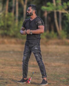Suniel Shetty Instagram - Our every morning anthem...hai dum? 👊 Har Har Mahadev #IndiasAsliChampion @andtvofficial