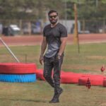 Suniel Shetty Instagram - Only tyres, no tires on #IndiasAsliChampion 😊The fittest never get tired competing with the fittest after all @andtvofficial #swasthabharat