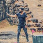Suniel Shetty Instagram - Giving some directions... getting some... making the fittest plan for an all new day at #IndiasAsliChampion @andtvofficial #swasthabharat