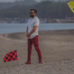 Suniel Shetty Instagram - Keeping a close eye on every move of each competitor at #IndiasAsliChampion ! No one but the best takes that title home #swasthabharat @andtvofficial