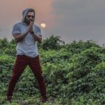 Suniel Shetty Instagram - Rising with the sun and setting way past after it, is usual at #indiasaslichampion Finding the unusual & unique is not easy afterall! #swasthabharat @andtvofficial
