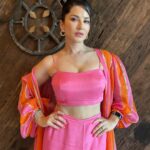 Sunny Leone Instagram – Hyderabad promotions for Ginna!
Outfit by @ease_kv
@viralmantra
Earrings by @mozaati
Styled by @hitendrakapopara
Fashion team @tanyakalraaa @sarinabudathoki
HMU @jeetihairtstylist @kin_vanity