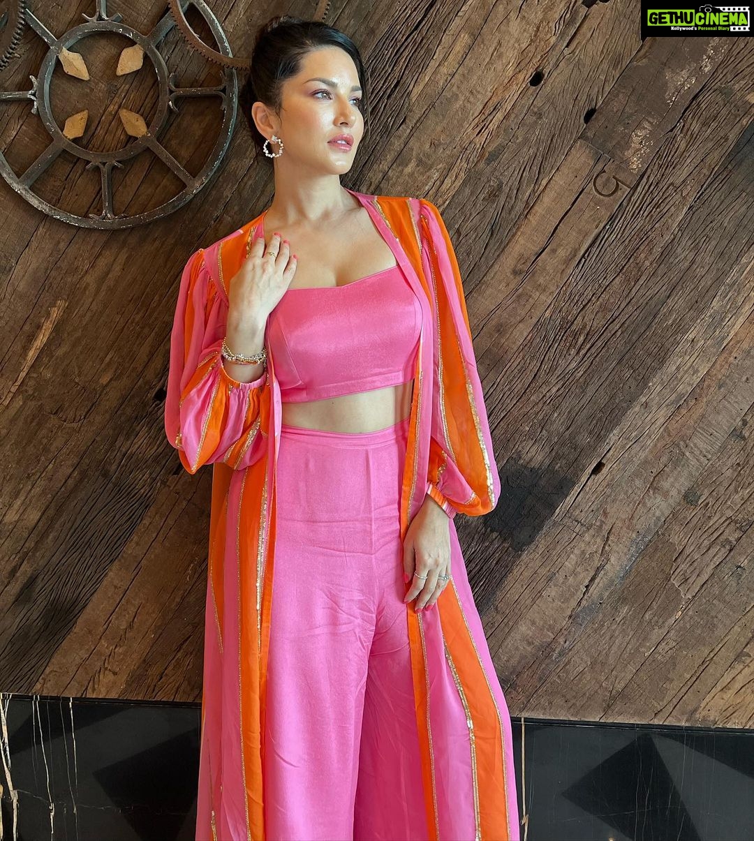 Sunny Leone Instagram - Hyderabad promotions for Ginna! Outfit by @ease_kv @viralmantra Earrings by @mozaati Styled by @hitendrakapopara Fashion team @tanyakalraaa @sarinabudathoki HMU @jeetihairtstylist @kin_vanity