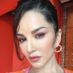 Sunny Leone Instagram - Hyderabad promotions for Ginna! Outfit by @ease_kv @viralmantra Earrings by @mozaati Styled by @hitendrakapopara Fashion team @tanyakalraaa @sarinabudathoki HMU @jeetihairtstylist @kin_vanity