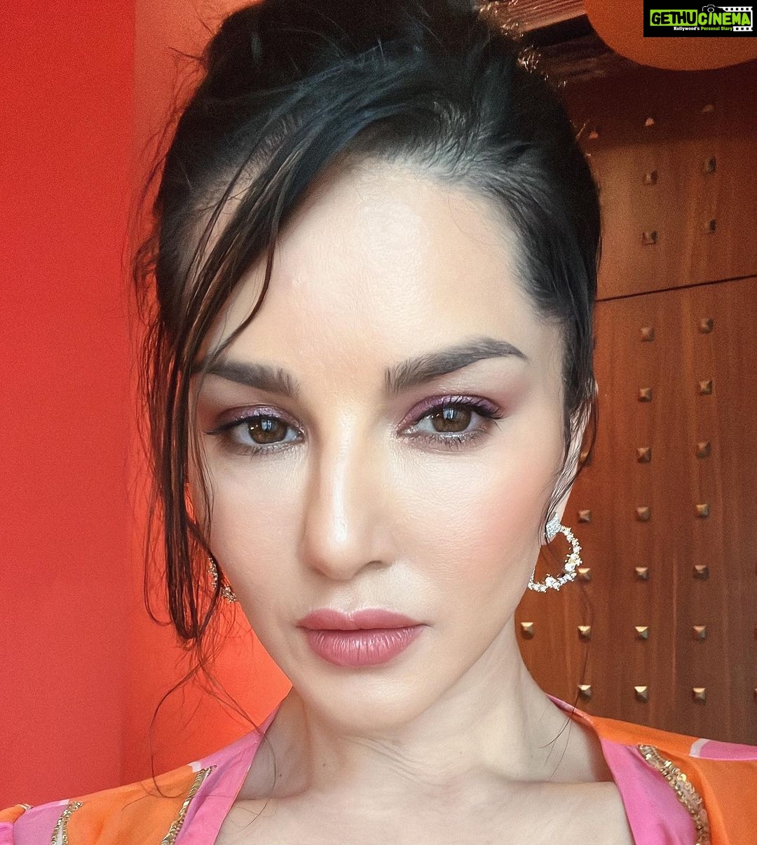 Sunny Leone Instagram - Hyderabad promotions for Ginna! Outfit by @ease_kv @viralmantra Earrings by @mozaati Styled by @hitendrakapopara Fashion team @tanyakalraaa @sarinabudathoki HMU @jeetihairtstylist @kin_vanity