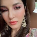 Sunny Leone Instagram - Kiss kiss!! Make up by me and @starstruckbysl