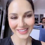 Sunny Leone Instagram – Ignore the man in the back 😜

Now let’s get you ready with @starstruckbysl – The OG Shadow Palette 🌟 

✅Highly Pigmented 14 Unique curated Eye Shadow Shades
✅Highly versatile, easy-to-blend shades
✅ Perfect for your day or evening look
✅️ Allows you to create infite looks from natural, smokey-eye to pop
✅ Beautiful mattes and creamy pigment shimmers
.
.
Available on www.starstruckbysl.com 
.
.
#SunnyLeone #makeup #makeupartist #CrueltyFree #Reels