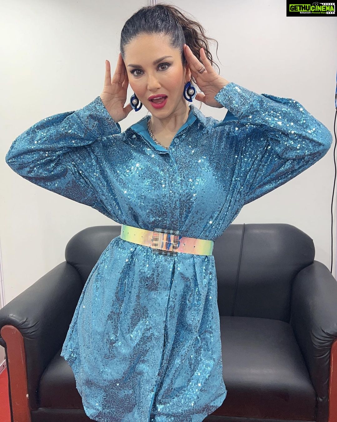 Sunny Leone Instagram - The many moods and locations this dress went in one night. lol Outfit by @myfywish Earrings by @curatedcuriosities_ Styled by @hitendrakapopara Fashion team @tanyakalraaa @sarinabudathoki Make up @kin_vanity Hair @jeetihairtstylist