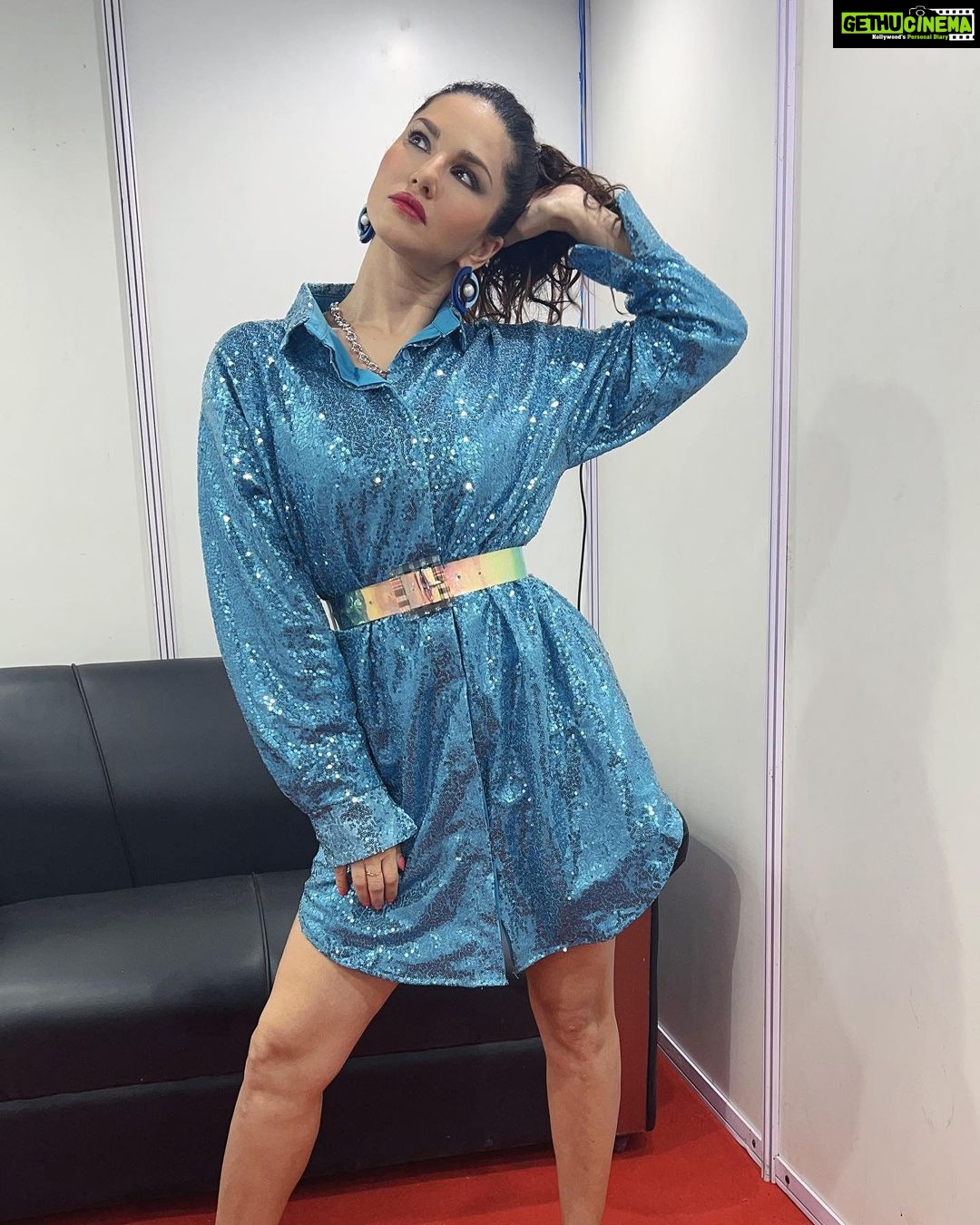 Sunny Leone Instagram - The many moods and locations this dress went in one night. lol Outfit by @myfywish Earrings by @curatedcuriosities_ Styled by @hitendrakapopara Fashion team @tanyakalraaa @sarinabudathoki Make up @kin_vanity Hair @jeetihairtstylist