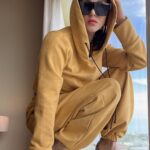Sunny Leone Instagram - Hi! Outfit by @emblaze_mb Styled by @hitendrakapopara Fashion team @tanyakalraaa @sarinabudathoki Make up by @starstruckbysl