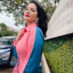 Sunny Leone Instagram - 💞💙 . . Makeup: @starstruckbysl Outfit - @kmlabel Earrings - @blingthingstore Styled by @hitendrakapopara Fashion Team @tanyakalraaa @sarinabudathoki
