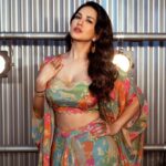 Sunny Leone Instagram - 😍 . . . Outfit by @paulmiandharsh Jewellery by @zohra_india @theblingobox @projectteteatete Styled by @hitendrakapopara Fashion team @tanyakalraaa @sarinabudathoki HMU @jeetihairtstylist @kin_vanity Photography by @theabhivalera