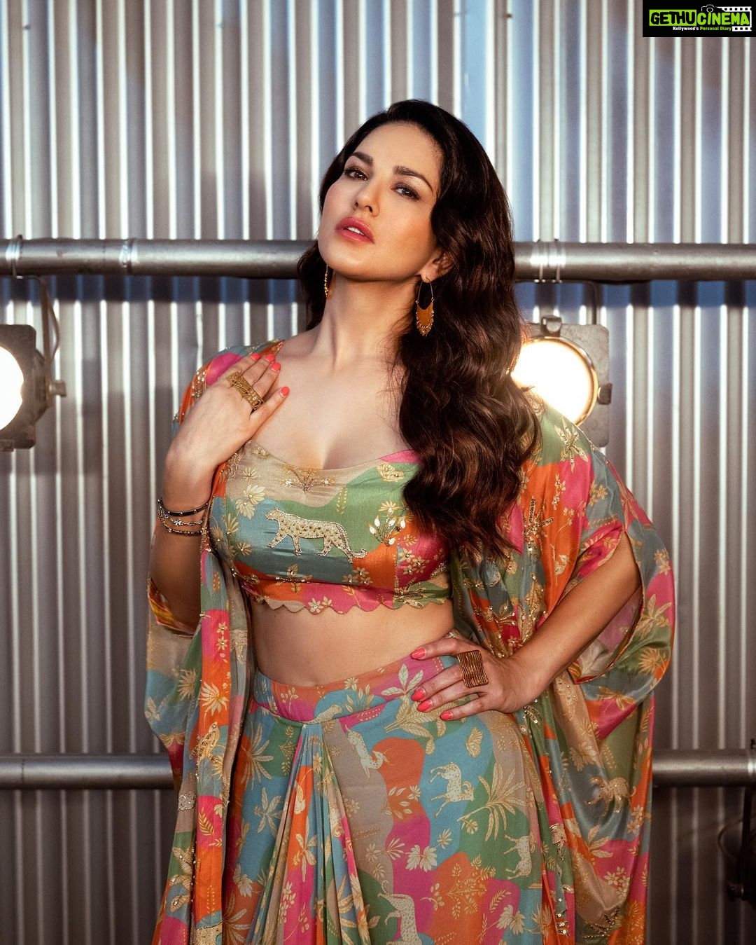 Sunny Leone Instagram - π . . . Outfit by @paulmiandharsh Jewellery by @zohra_india @theblingobox @projectteteatete Styled by @hitendrakapopara Fashion team @tanyakalraaa @sarinabudathoki HMU @jeetihairtstylist @kin_vanity Photography by @theabhivalera