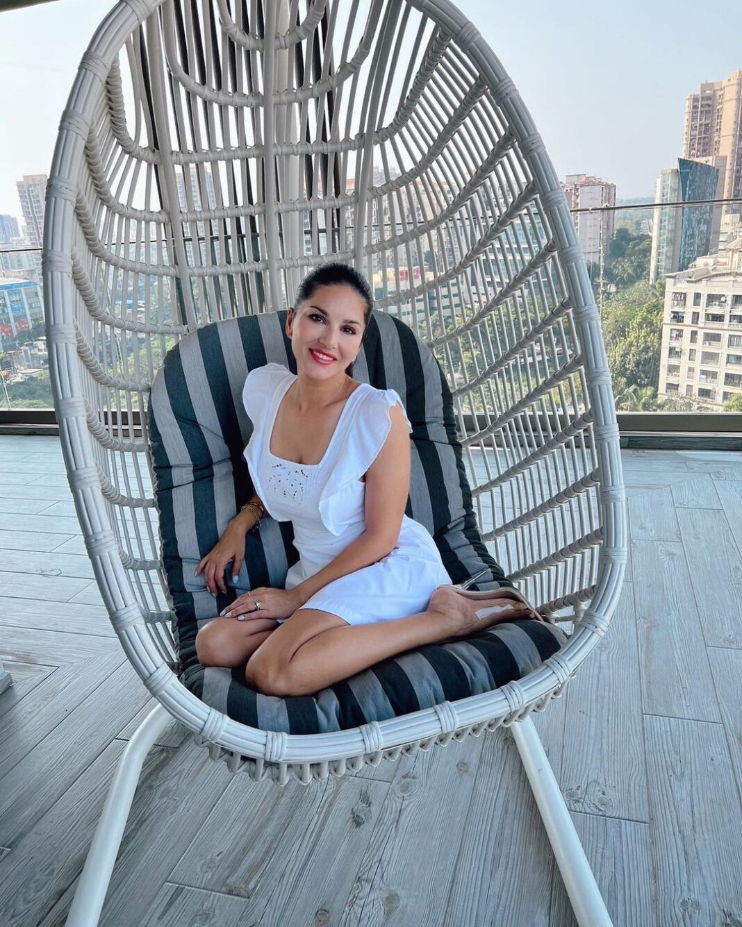 Sunny Leone Instagram - Thank you so much @loomcraftsluxuryfurniture for making my home feel and look exactly how I envisioned it. Love the style and vibe !!! Xo