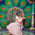 Sunny Leone Instagram - #NaachBaby with legendary @remoDsouza 😍 . . #SunnyLeone #NaachBabyNaachChallenge @machaaomusic @hitendrakapopara @piyuushj9 @meet_ahir