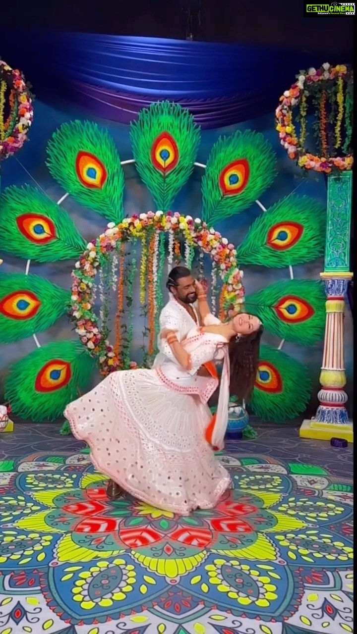 Sunny Leone Instagram - #NaachBaby with legendary @remoDsouza 😍 . . #SunnyLeone #NaachBabyNaachChallenge @machaaomusic @hitendrakapopara @piyuushj9 @meet_ahir