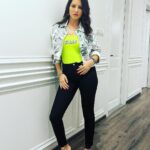 Sunny Leone Instagram – Surat! 

Outfit by @mashbymalvikashroff
Styled by @hitendrakapopara
Fashion team @tanyakalraaa
@sarinabudathoki

H&M @kin_vanity @jeetihairtstylist