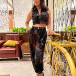 Sunny Leone Instagram - Next stop Splitsvilla!! Outfit by @meeamifashion Styled by @hitendrakapopara Fashion team @tanyakalraaa @sarinabudathoki Make up by @starstruckbysl