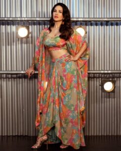 Sunny Leone Instagram - 😍 . . . Outfit by @paulmiandharsh Jewellery by @zohra_india @theblingobox @projectteteatete Styled by @hitendrakapopara Fashion team @tanyakalraaa @sarinabudathoki HMU @jeetihairtstylist @kin_vanity Photography by @theabhivalera