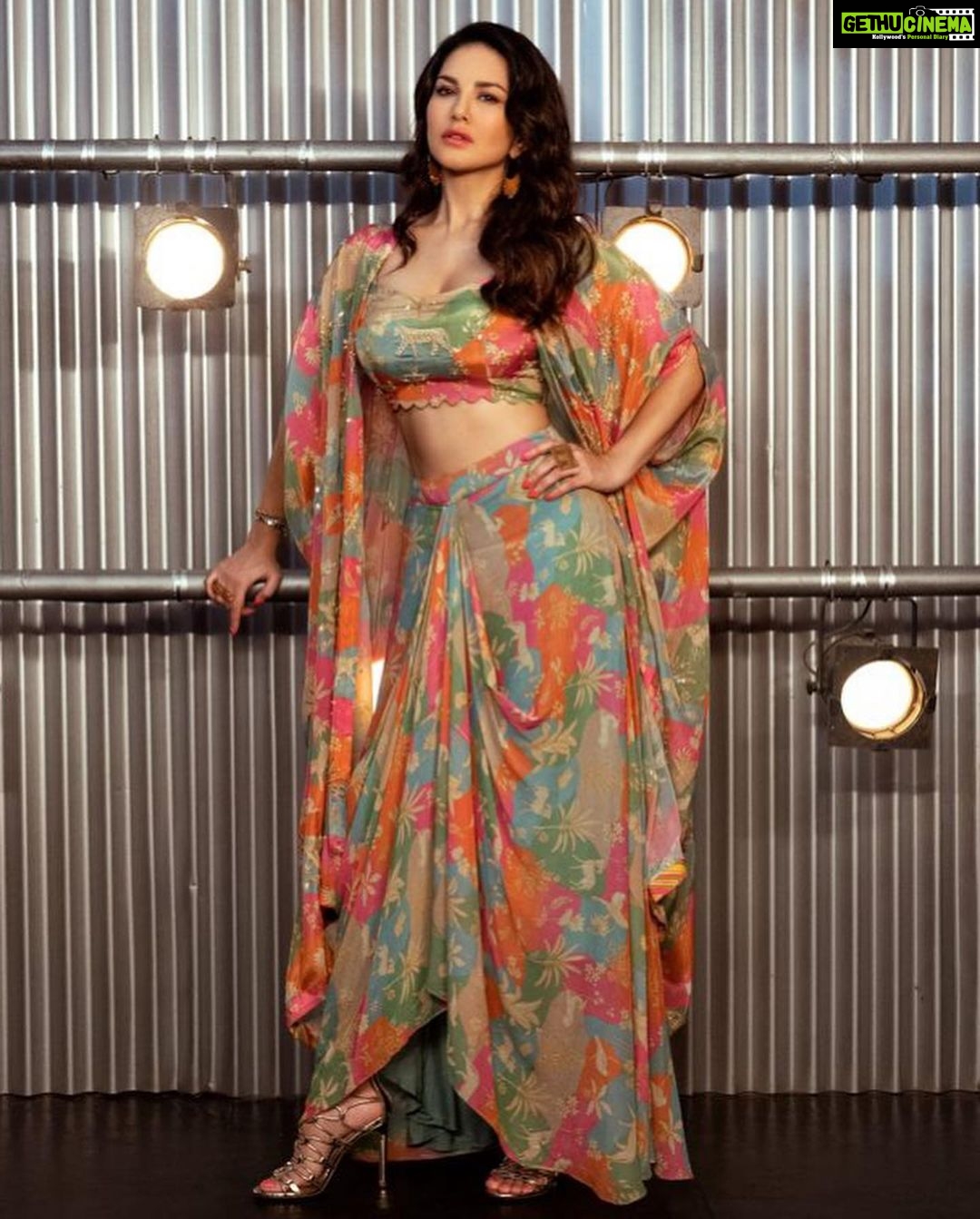 Sunny Leone Instagram - π . . . Outfit by @paulmiandharsh Jewellery by @zohra_india @theblingobox @projectteteatete Styled by @hitendrakapopara Fashion team @tanyakalraaa @sarinabudathoki HMU @jeetihairtstylist @kin_vanity Photography by @theabhivalera