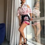 Sunny Leone Instagram - Next stop DUBAI!! Outfit by @missglam_closet Styled by @hitendrakapopara Fashion team @tanyakalraaa @sarinabudathoki Make up by @starstruckbysl