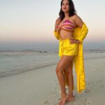 Sunny Leone Instagram - Perfect sunset!! @planmyleisure @planmyleisuretravels @FuraveriResort #furaveri #Furaverimaldives #ManyMemories Outfit by @flirtatious_india Styled by @hitendrakapopara Fashion team @tanyakalraaa @sarinabudathoki Furaveri Maldives