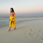 Sunny Leone Instagram - Perfect sunset!! @planmyleisure @planmyleisuretravels @FuraveriResort #furaveri #Furaverimaldives #ManyMemories Outfit by @flirtatious_india Styled by @hitendrakapopara Fashion team @tanyakalraaa @sarinabudathoki Furaveri Maldives