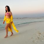Sunny Leone Instagram - Perfect sunset!! @planmyleisure @planmyleisuretravels @FuraveriResort #furaveri #Furaverimaldives #ManyMemories Outfit by @flirtatious_india Styled by @hitendrakapopara Fashion team @tanyakalraaa @sarinabudathoki Furaveri Maldives