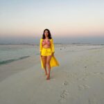 Sunny Leone Instagram - Perfect sunset!! @planmyleisure @planmyleisuretravels @FuraveriResort #furaveri #Furaverimaldives #ManyMemories Outfit by @flirtatious_india Styled by @hitendrakapopara Fashion team @tanyakalraaa @sarinabudathoki Furaveri Maldives