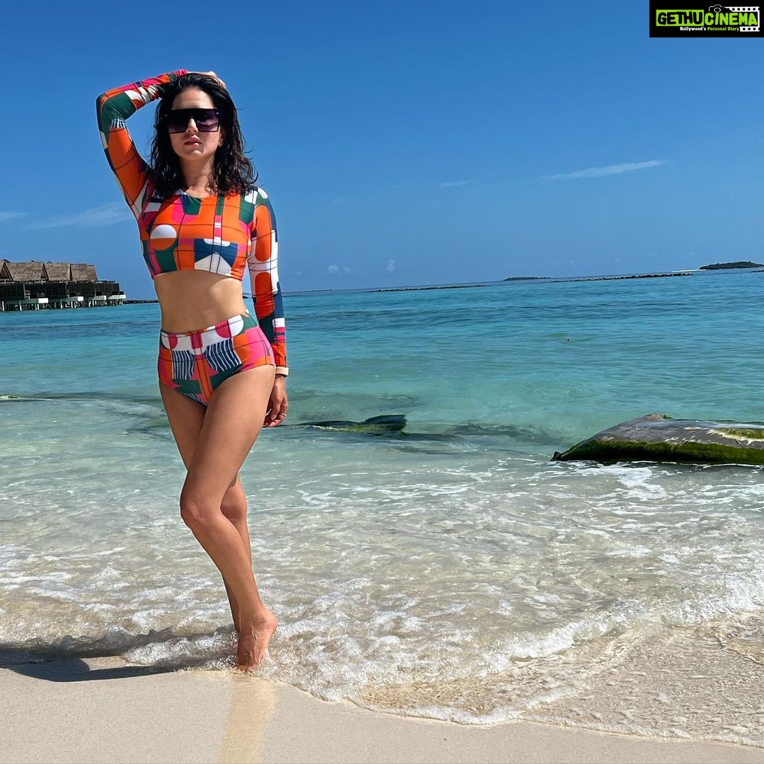 Sunny Leone Instagram - Love this bikini. Saved my arms and shoulders from burning!! Thanks ❤️❤️ @planmyleisure @FuraveriResort #furaveri #Furaverimaldives #ManyMemories Outfit by @flirtatious_india Styled by @hitendrakapopara Fashion team @tanyakalraaa @sarinabudathoki Furaveri Maldives