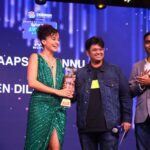 Taapsee Pannu Instagram – Thank you @ottplayapp for making the year even more Haseen for Rani Kashyap!
“Acting” karne ki humne dil se koshish ki aur “Popular” toh yeh bohot hai 🥀

#OTTplayawards #HaseenDillruba #RaniKashyap #BestActorPopular