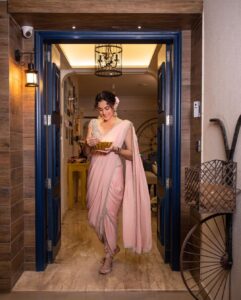 Taapsee Pannu Instagram - दीप जलाओ, दीप जलाओ, आज दिवाली रे खुशी-खुशी सब हंसते आओ, आज दिवाली रे HAPPY DIWALI Let there be Light! #HappyDiwali
