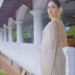 Tamannaah Instagram – Namaskaram from God’s own country… 🥰✨

Stylist: @stylebyami assisted by @anoooooshka 
Outfit: @sawangandhiofficial
Jewellery: @amrapalijewels
Hair and Makeup: @florianhurel assisted by @bhaktilakhani 
Video by @rahul.singh.143

#Reels #ReelsIndia #ReelsInstagram #Kerala