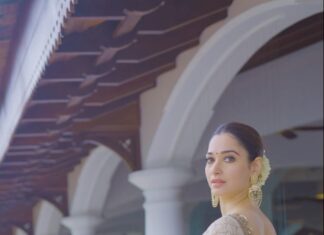 Tamannaah Instagram - Namaskaram from God’s own country… 🥰✨ Stylist: @stylebyami assisted by @anoooooshka Outfit: @sawangandhiofficial Jewellery: @amrapalijewels Hair and Makeup: @florianhurel assisted by @bhaktilakhani Video by @rahul.singh.143 #Reels #ReelsIndia #ReelsInstagram #Kerala