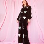 Tamannaah Instagram - Make it Miss B… but from Fatehpur Beri 😉🖤😛 Outfit: @kanikagoyallabel Jewelry: @viangevintage @jet_gems Stylist: @stylebyami assisted by @anoooooshka Hair: @hairbyseema Makeup: @divyachablani15 Photographer: @tejasnerurkarr