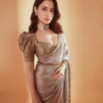 Tamannaah Instagram - If you can’t see the light, be the light! ✨✨✨ Happy Diwali! ❤️❤️❤️ @billymanik81 #Diwali Outfit: @taruntahiliani Jewellery: @shriparamanijewels Styled by: @stylebyami assisted by @anoooooshka Hair: @hairbyseema Makeup: @billymanik81 Photographer: @kadamajay