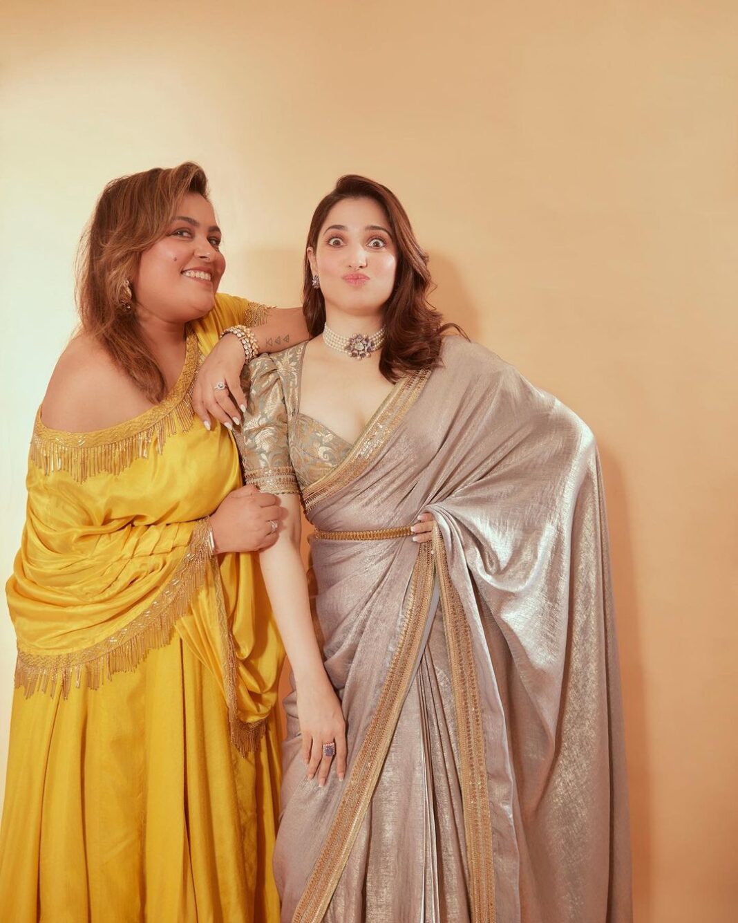 Tamannaah Instagram - If you can’t see the light, be the light! ✨✨✨ Happy Diwali! ❤️❤️❤️ @billymanik81 #Diwali Outfit: @taruntahiliani Jewellery: @shriparamanijewels Styled by: @stylebyami assisted by @anoooooshka Hair: @hairbyseema Makeup: @billymanik81 Photographer: @kadamajay