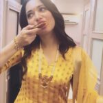 Tamannaah Instagram - On a diet... but clearly we s̷e̷i̷z̷e̷d̷ cheesed the day 😉😉😉 Pizza party courtesy: @neat.pizza 🍕 #Reels #ReelItFeelIt #ReelsInstagram #ReelsIndia #PizzaParty #GlutenFree #DairyFree